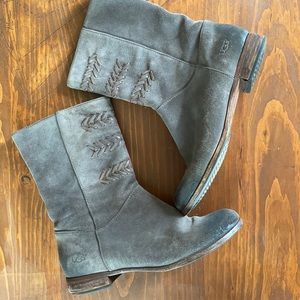 UGG  Suede Leather Short Boot, Women's size 8.5